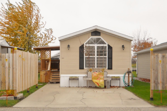 $29500 – Gorgeous 2 BR/2BA fenced home in Wahpeton/Breckenridge area!